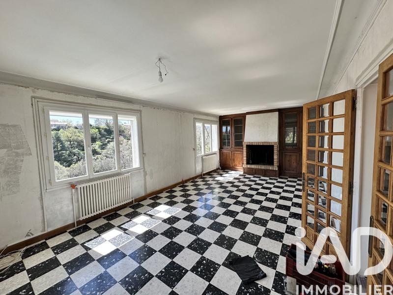 Maison - 205 m² - 8 pièces