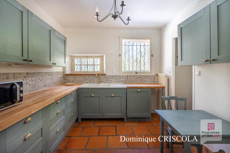 Maison - 300 m² - 12 pièces