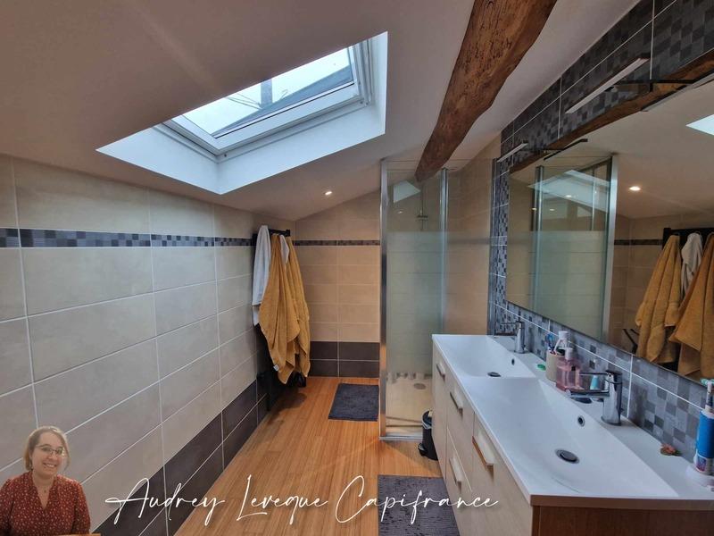 Maison - 251 m² - 7 pièces