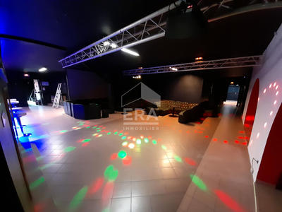 Maison - 312 m² - 10 pièces