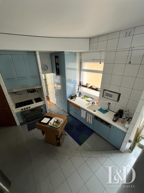 Maison - 235 m² - 8 pièces