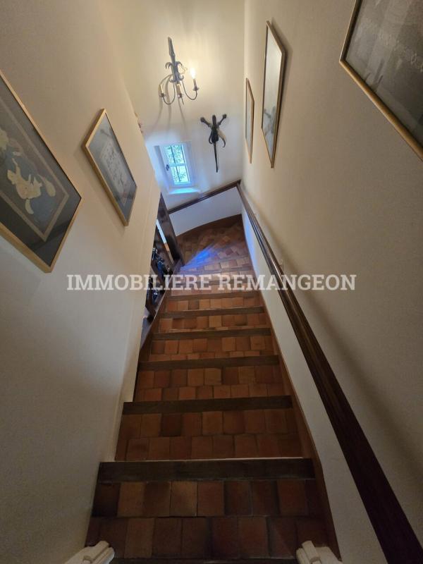 Demeure - 235 m² - 6 pièces