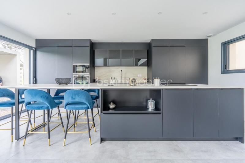 Maison - 293 m² - 8 pièces