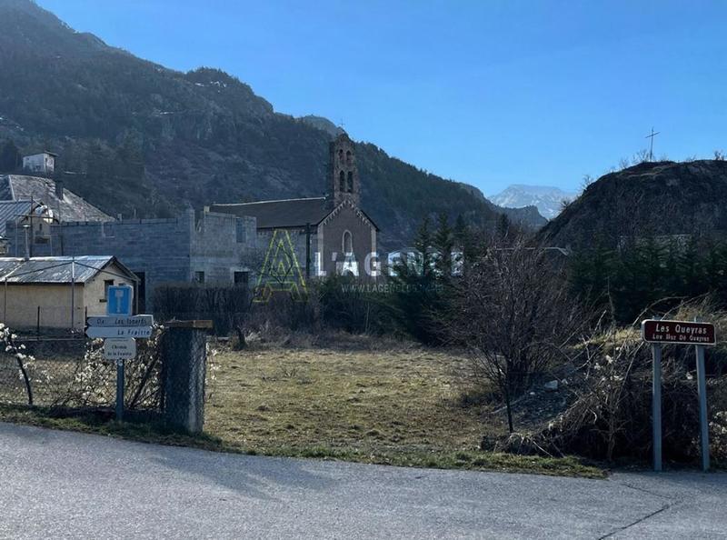 Terrain constructible - 666 m²