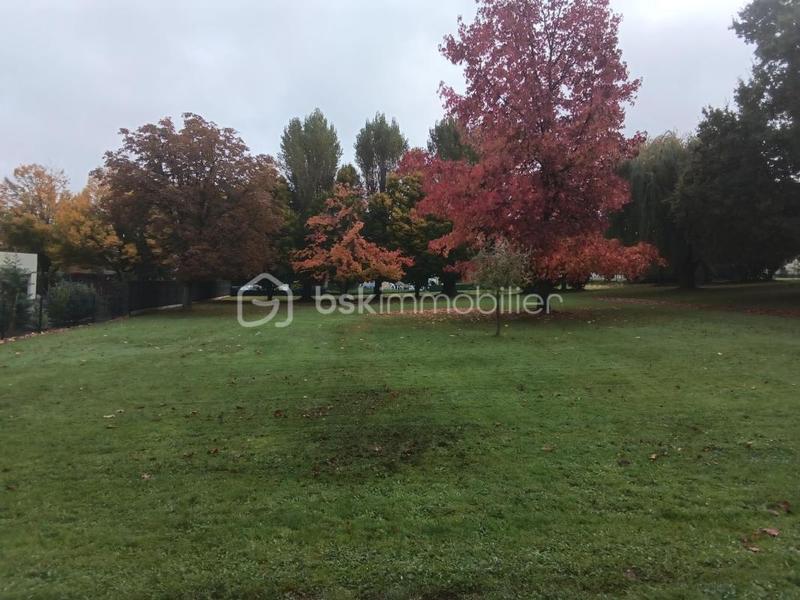 Terrain constructible - 2 500 m²