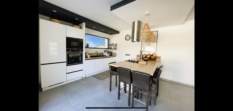 Maison - 196 m² - 7 pièces