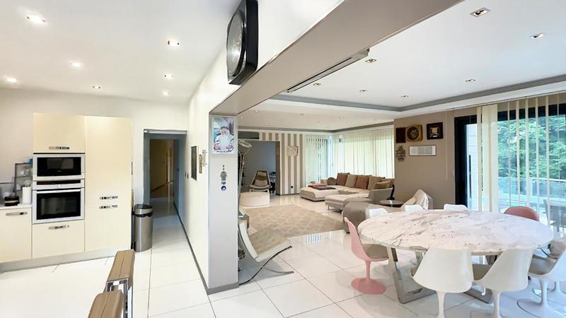 Maison - 353 m² - 7 pièces