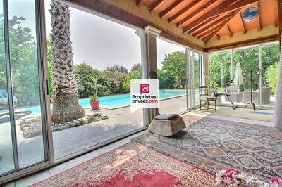 Maison - 230 m² - 8 pièces