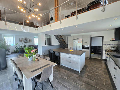 Maison - 259 m² - 6 pièces