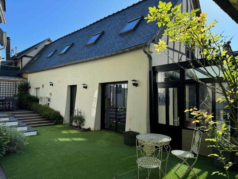 Maison - 175 m² - 14 pièces