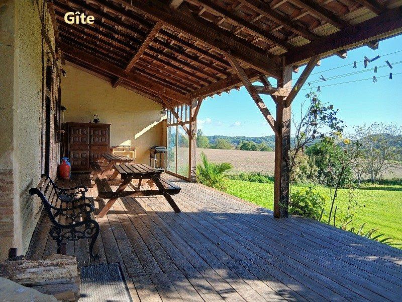 Maison - 370 m² - 11 pièces