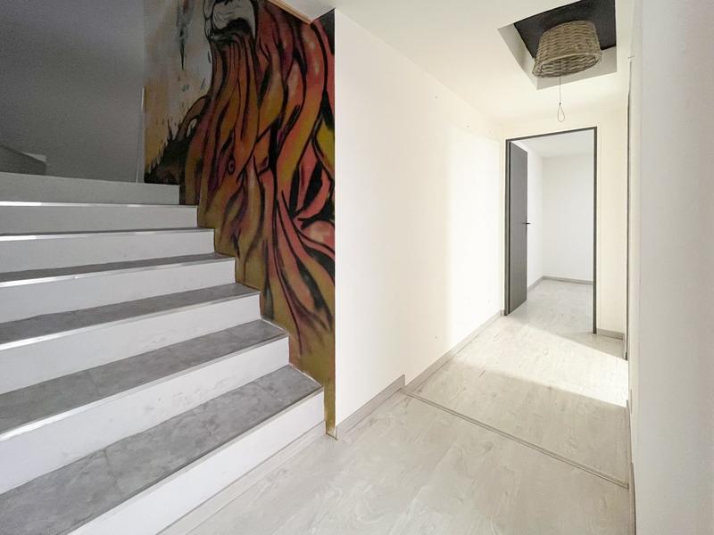 Local commercial - 130 m² - 6 pièces