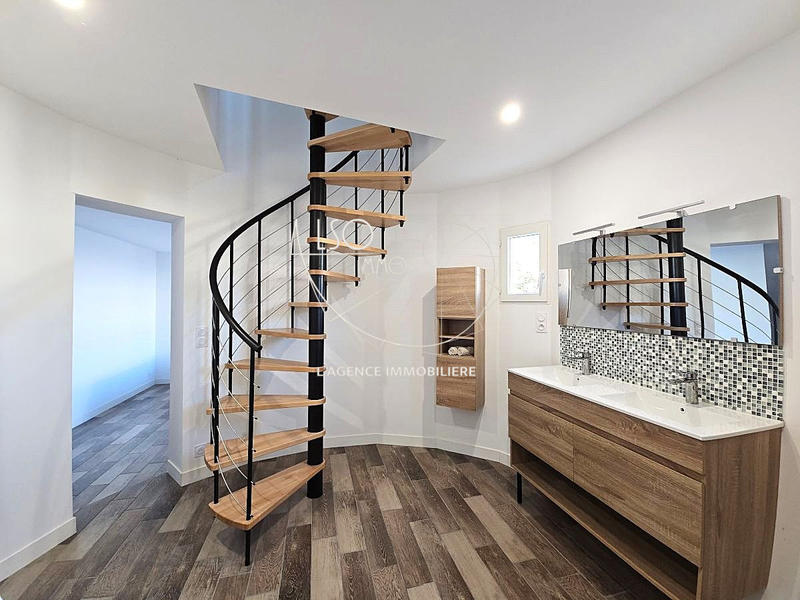 Maison - 244 m² - 7 pièces