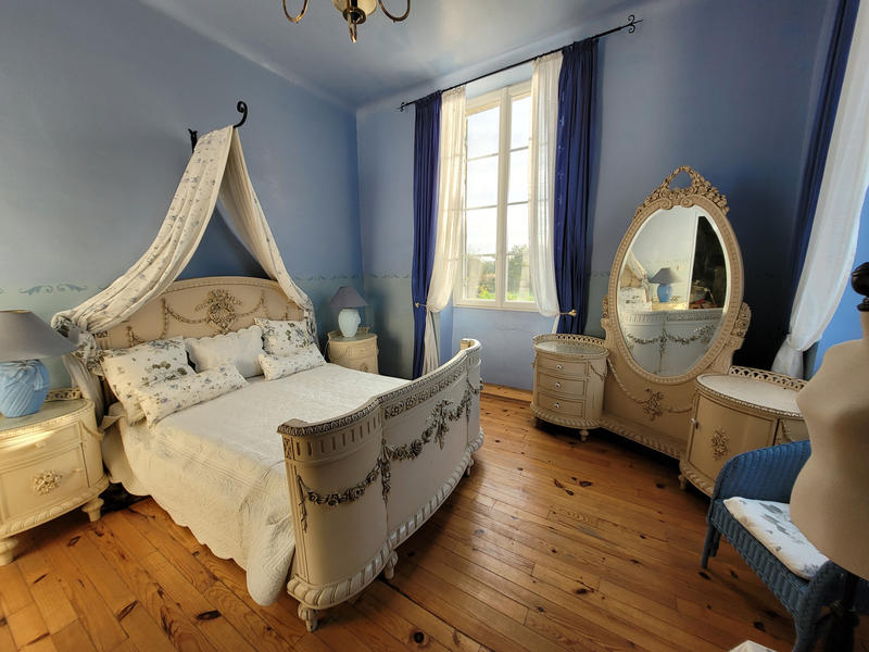 Maison - 474 m² - 16 pièces