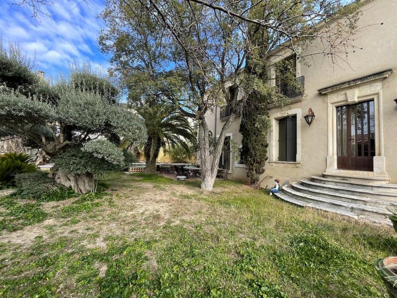 Maison - 259 m² - 9 pièces