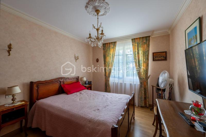 Maison - 186 m² - 7 pièces