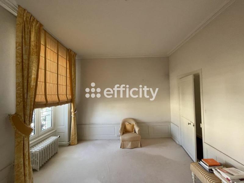 Maison - 392 m² - 10 pièces