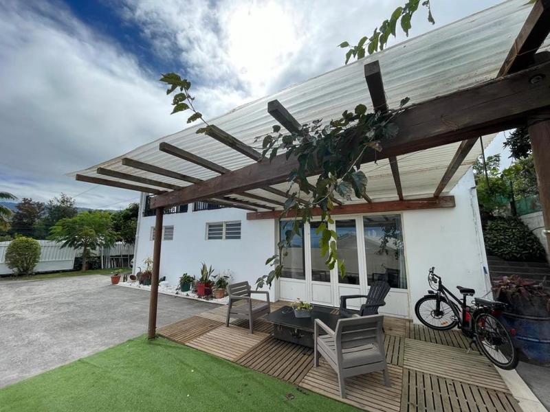 Maison - 202 m² - 7 pièces