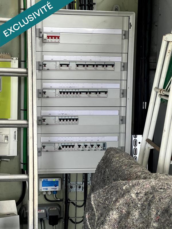 Local commercial - 2 505 m² - 2 pièces