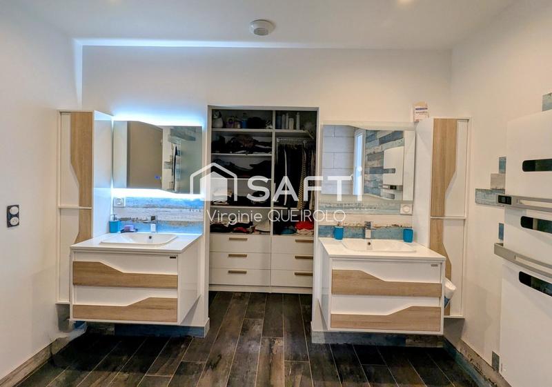 Villa - 252 m² - 9 pièces