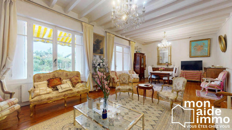 Maison - 266 m² - 7 pièces