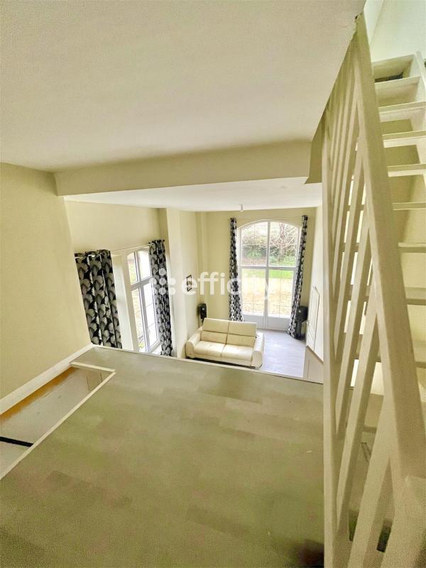 Maison - 233 m² - 7 pièces