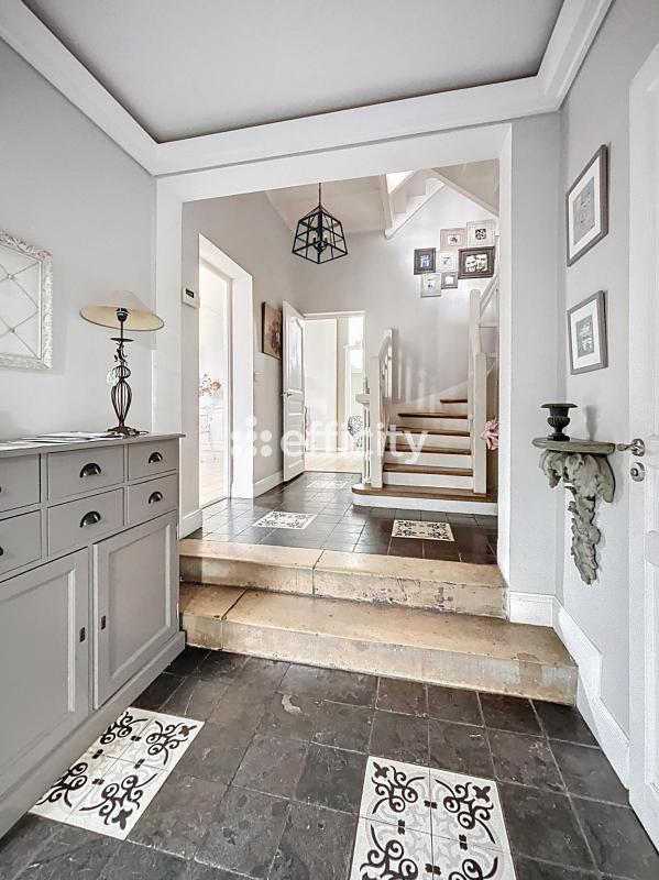 Maison - 206 m² - 9 pièces