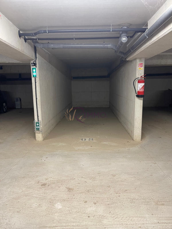 Parking / Garage