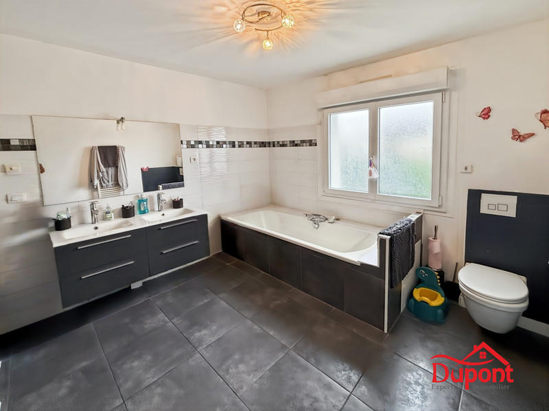 Maison - 157 m² - 8 pièces