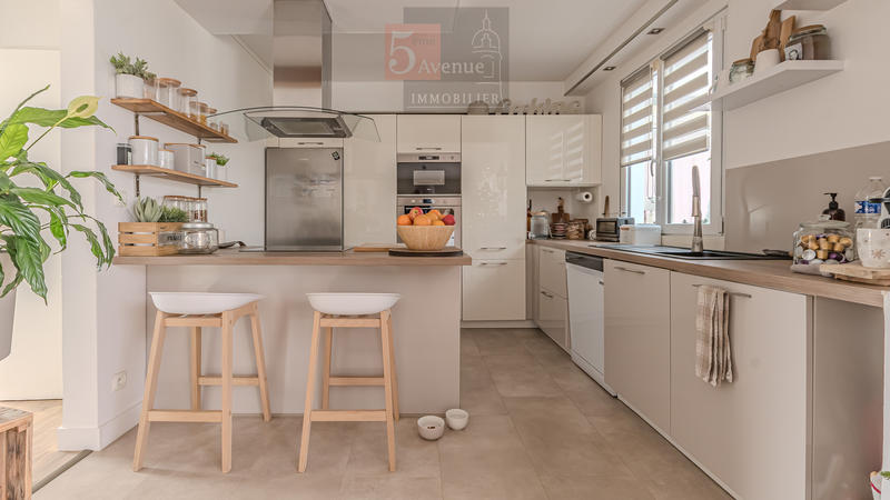 Maison - 137 m² - 6 pièces