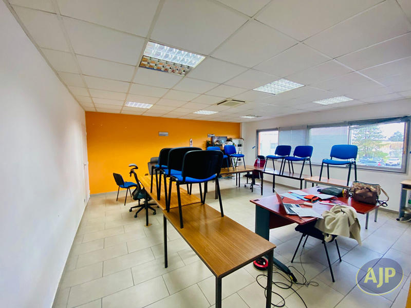 Local d'activité / Entrepôt - 228 m²