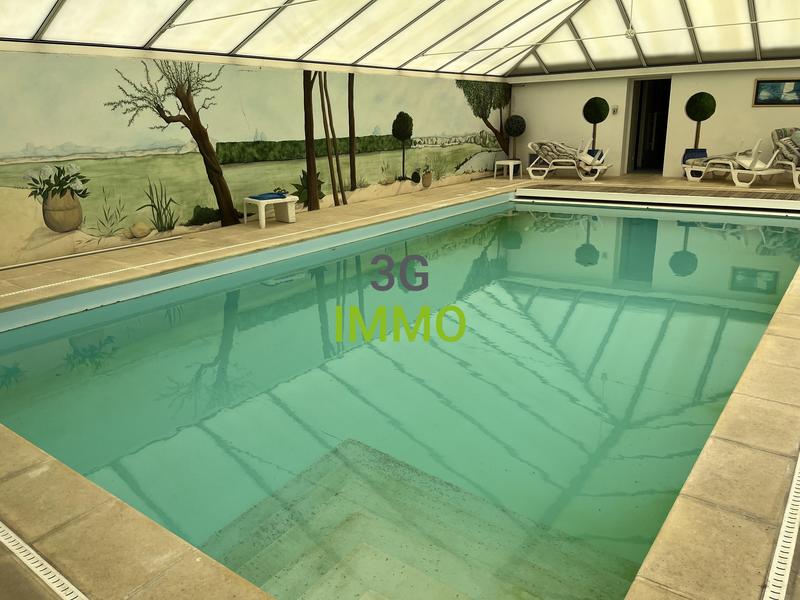 Maison - 255 m² - 9 pièces