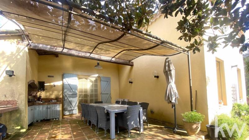 Propriété - 260 m² - 7 pièces