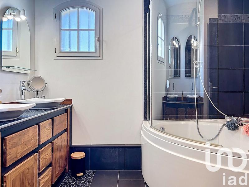 Maison - 202 m² - 8 pièces