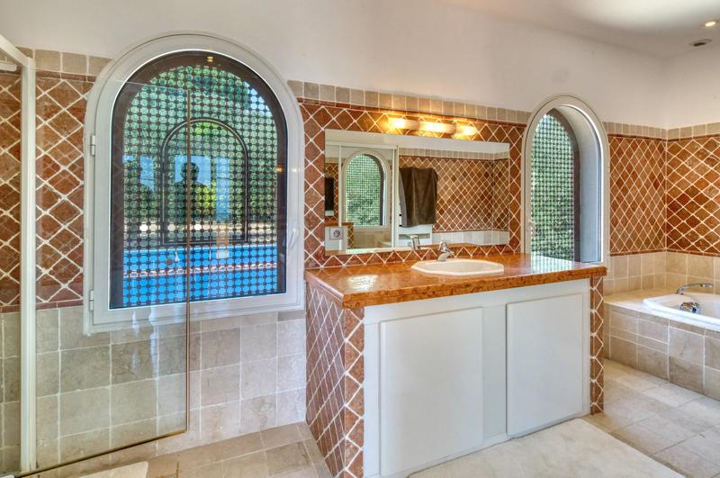 Villa - 400 m² - 6 pièces