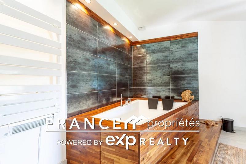 Maison - 245 m² - 7 pièces