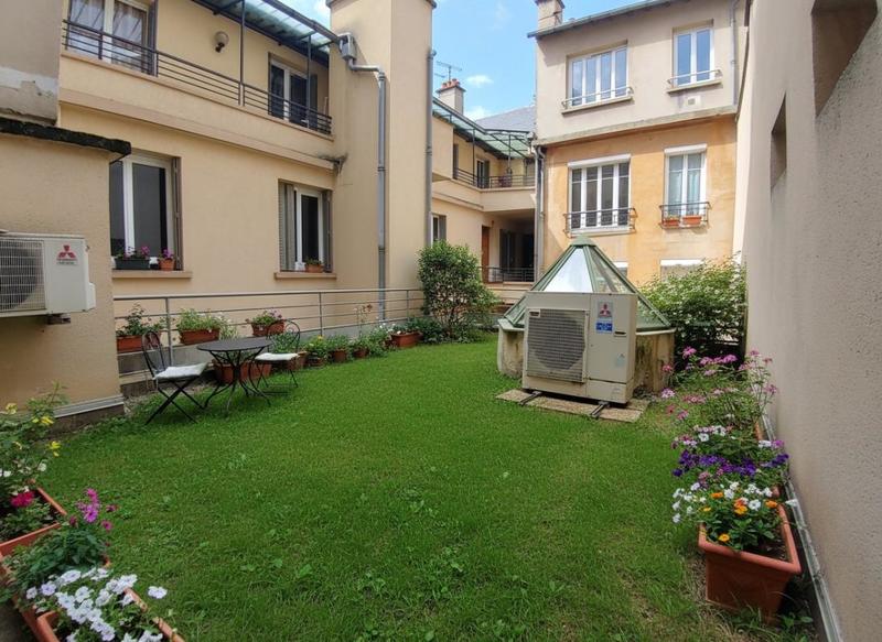 Local commercial - 300 m² - 3 pièces