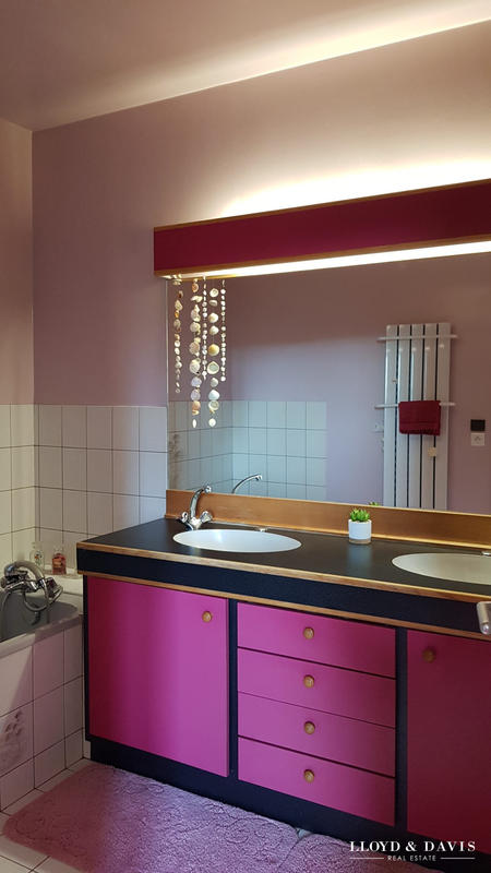 Maison - 221 m² - 7 pièces