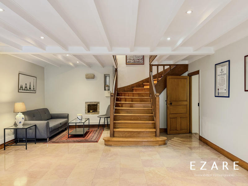 Maison - 307 m² - 9 pièces
