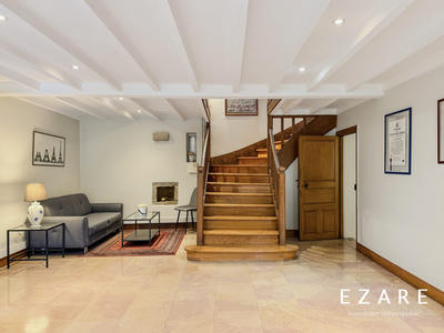 Maison - 307 m² - 9 pièces