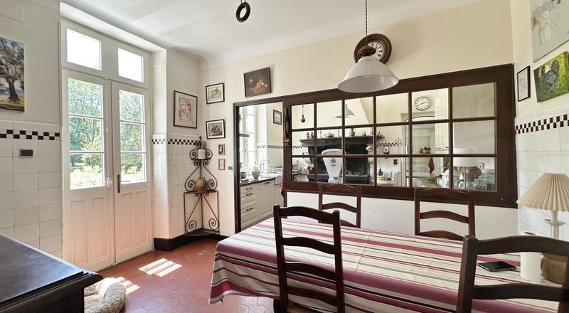 Maison de maîtres - 390 m² - 13 pièces