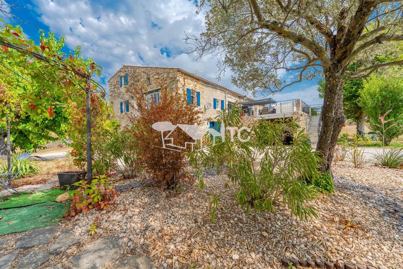 Maison - 244 m² - 7 pièces