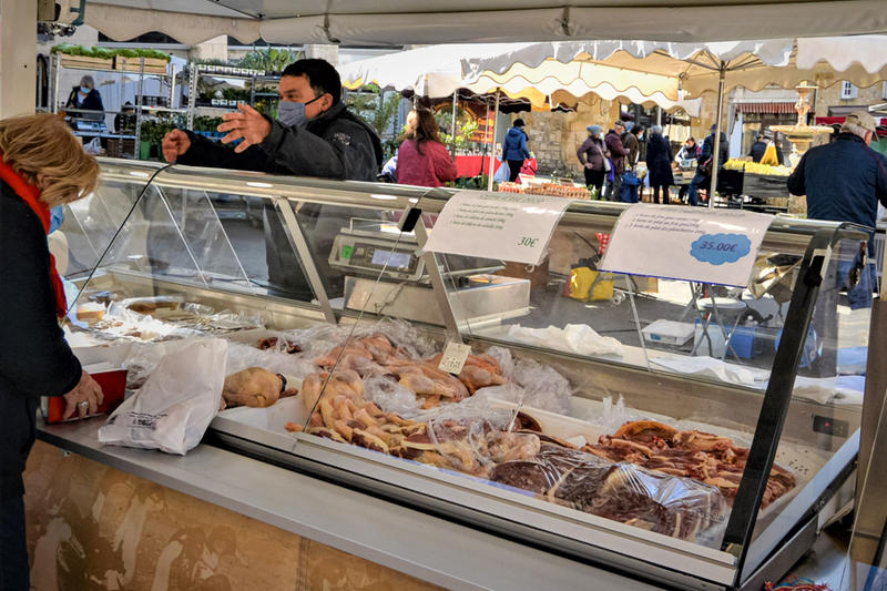 Marchés traditionnels au gras et aux truffes