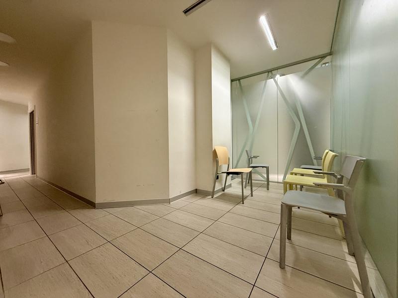 Local d'activités - 302 m² - 11 pièces