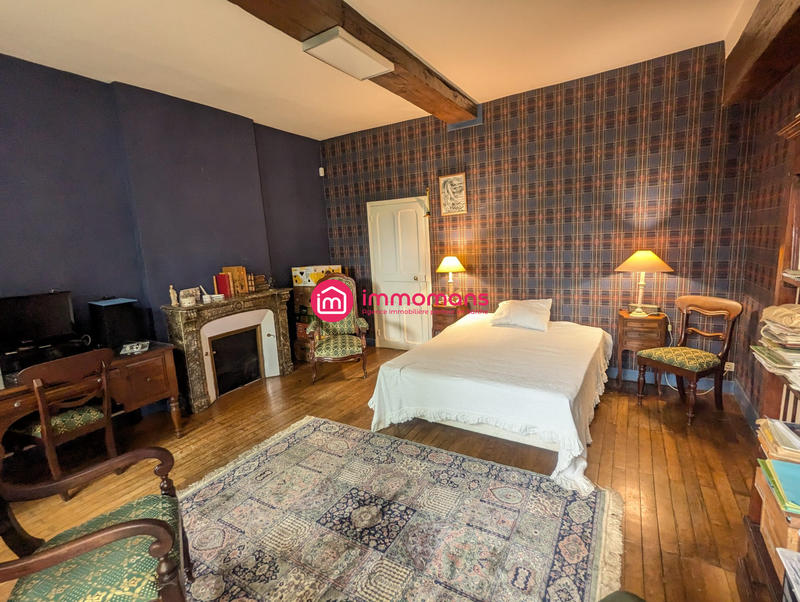 Maison - 203 m² - 9 pièces