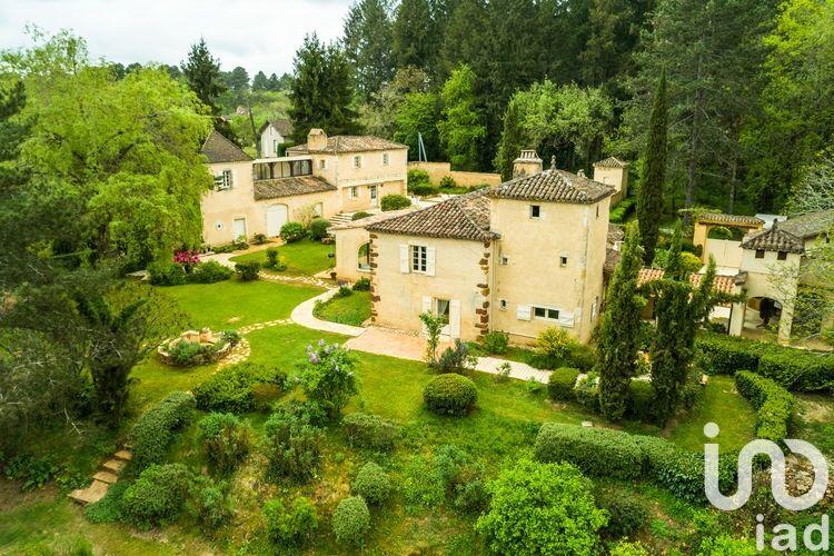 Maison - 305 m² - 10 pièces