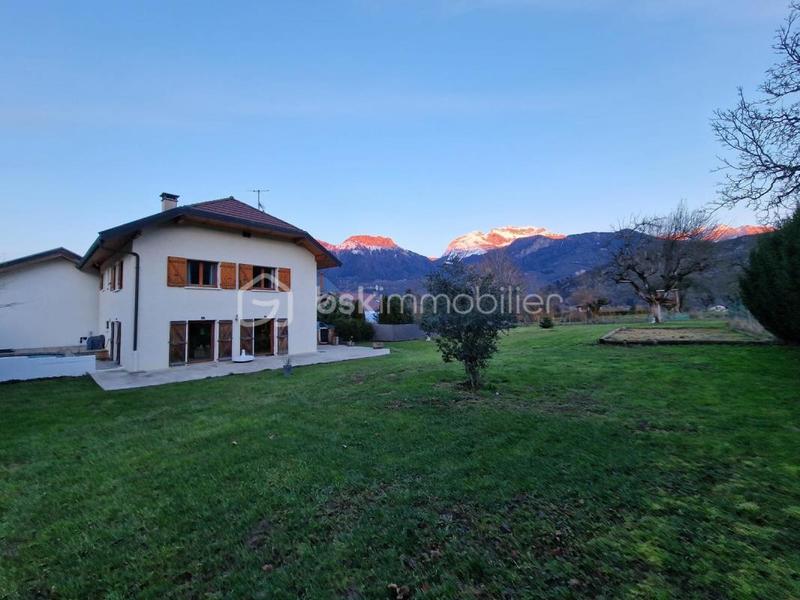 Maison traditionnelle - 165 m² - 5 pièces