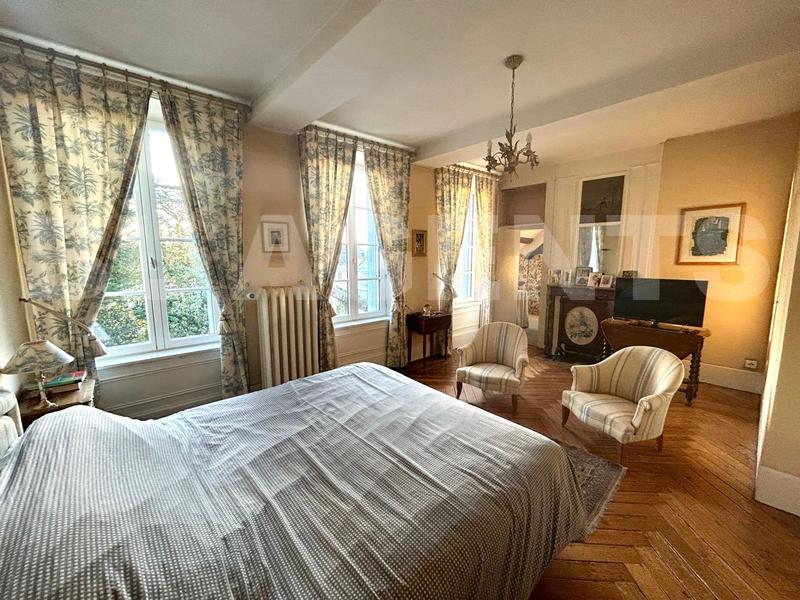 Demeure - 290 m² - 8 pièces