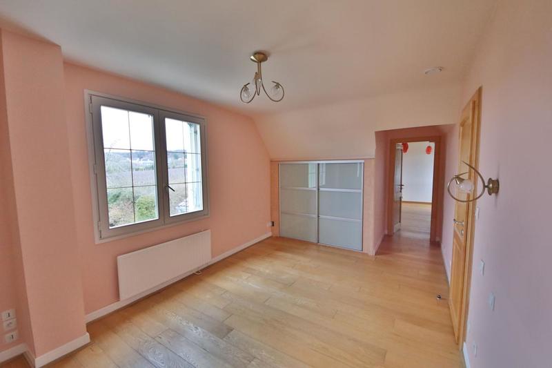 Maison - 211 m² - 10 pièces