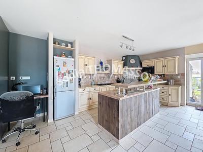 Maison - 210 m² - 8 pièces